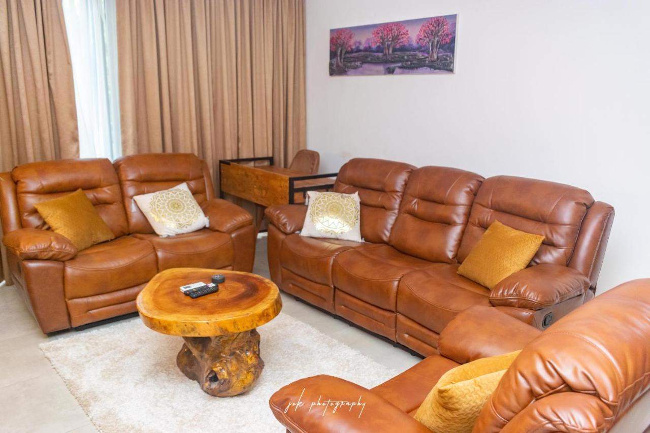 Luxury 2 Bedroom Apartment With Huge Balcony , Pool, Gym At Tribute House Accra Eksteriør billede